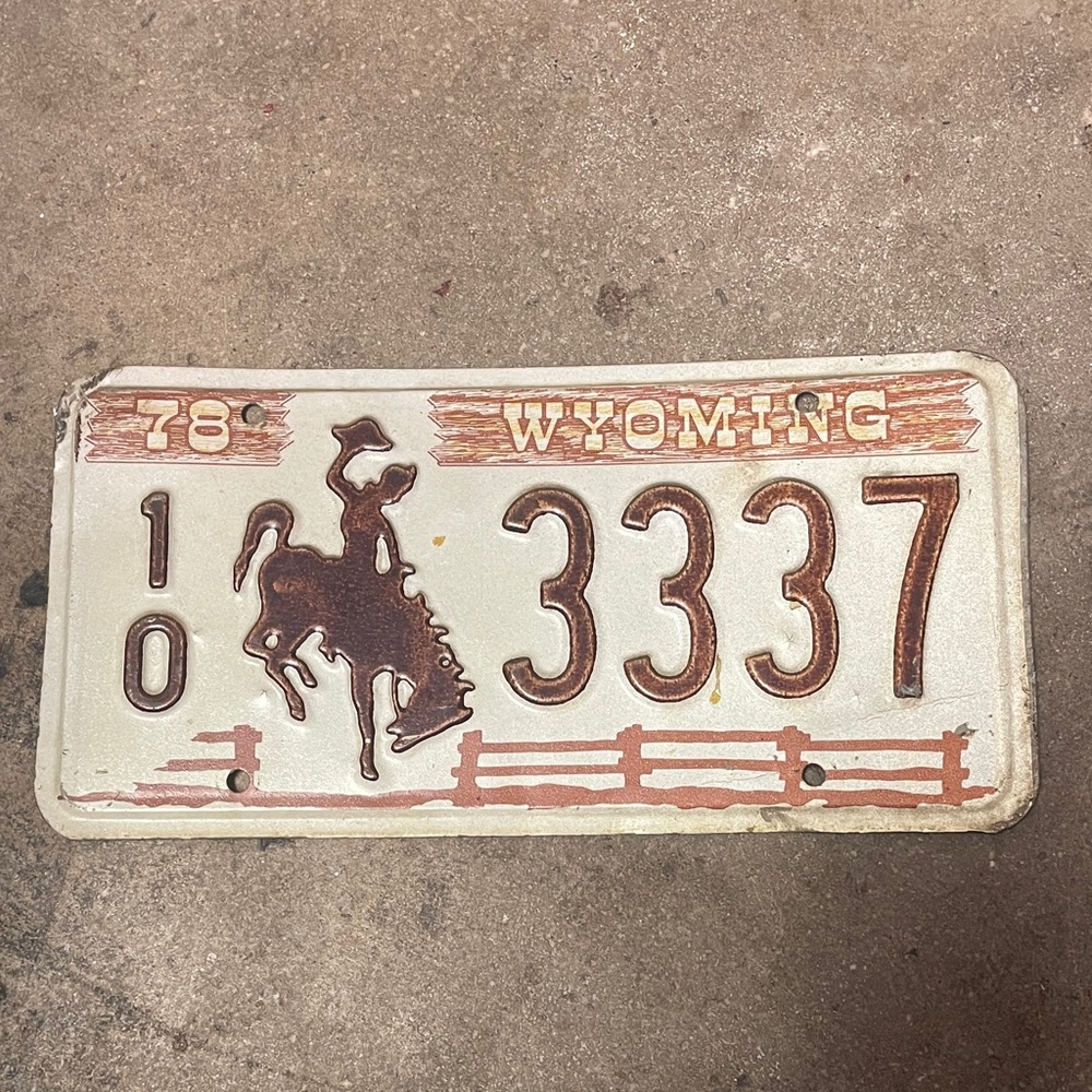 Vintage Wyoming License Plate Home Accent